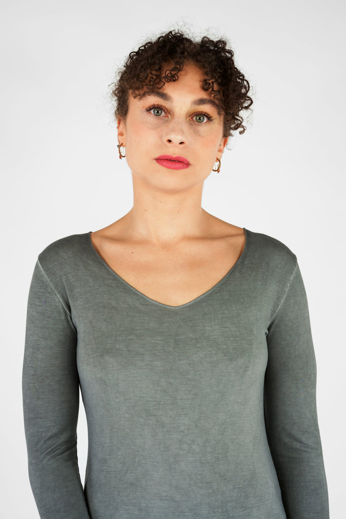 Basic-Shirt aus Viskose mit Spitze in grau