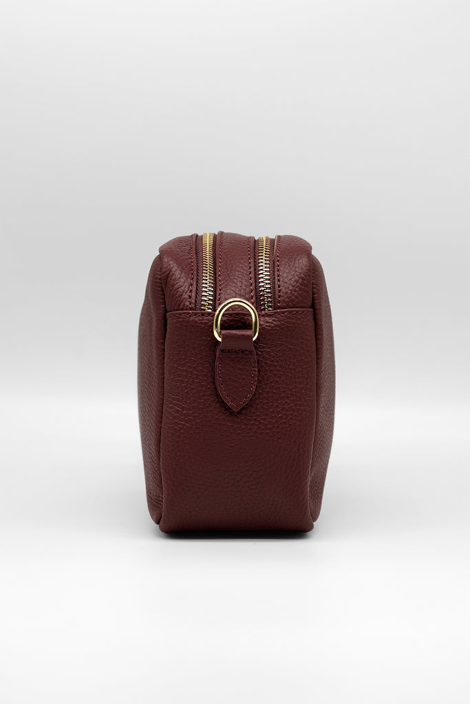 Crossbody-Bag ALIA aus genarbtem Leder in bordeaux