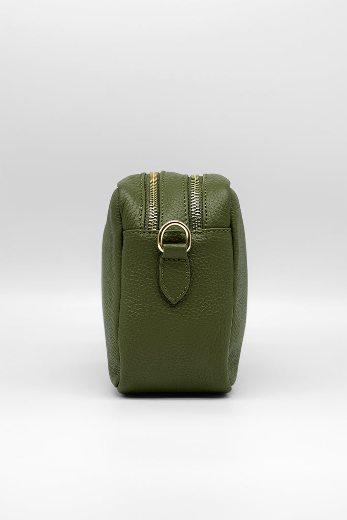 Crossbody-Bag ALIA aus genarbtem Leder in olivgrün