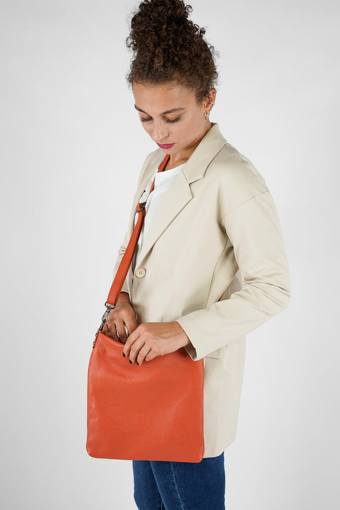 Crossbody-Bag HELENA aus genarbtem Leder in orange
