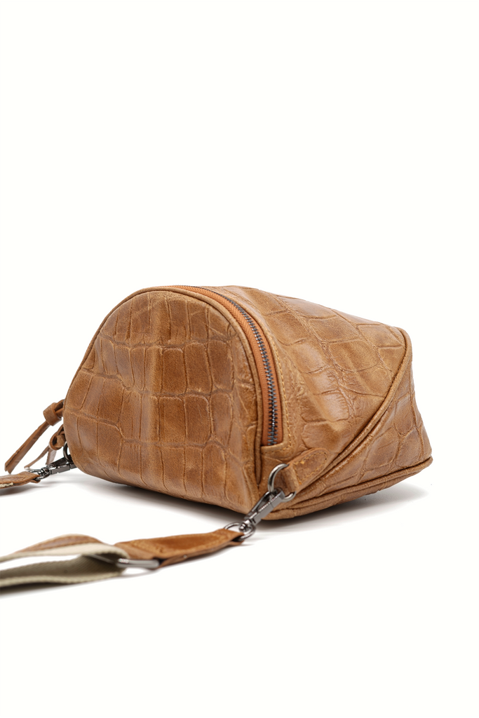 Crossbody-Bag KENNY aus genarbtem Leder mit Kroko-Prägung in hellbraun