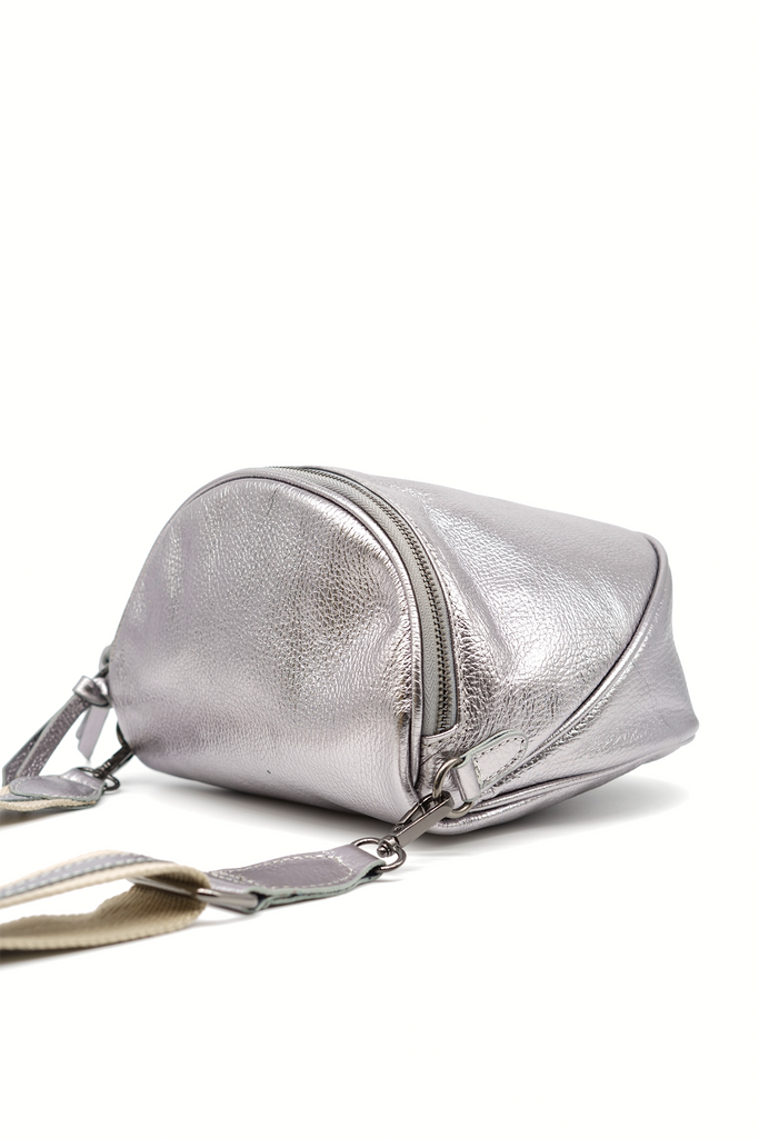 Crossbody-Bag KENNY aus genarbtem Leder in silber