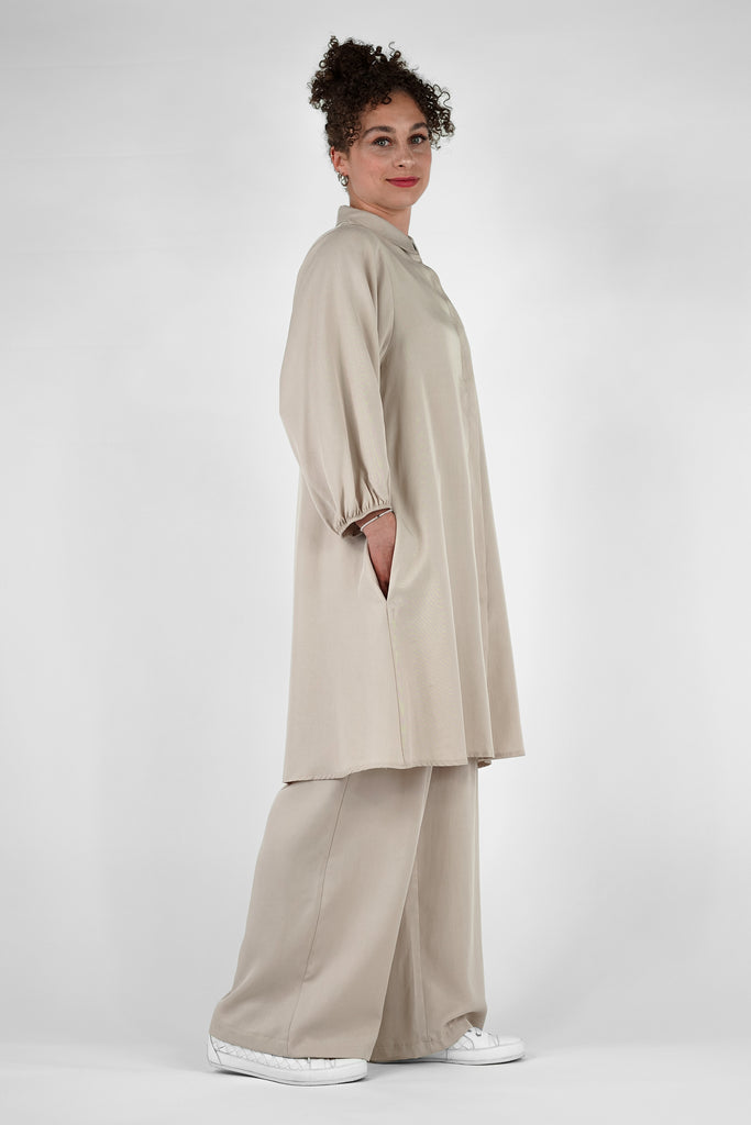 Kleid in A-Linie aus fliessender Tencel-Qualität in beige