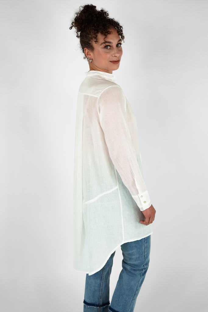 Long-Bluse aus Baumwolle-Voile in weiss.
