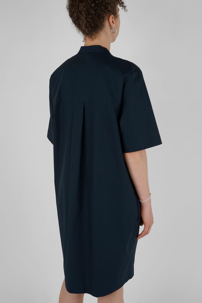 Popeline-Kleid mit Brusttaschen aus Papertouch-Cotton in dunkelblau