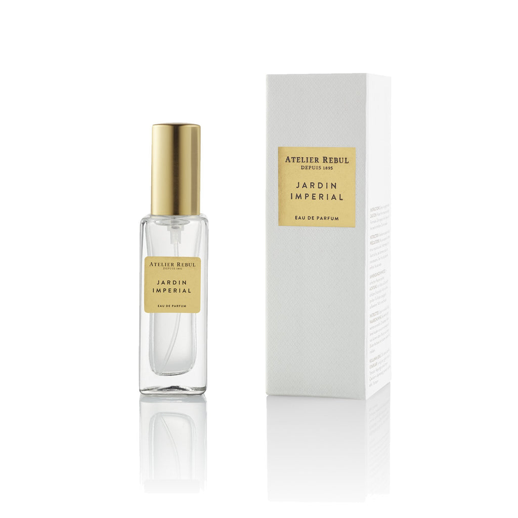 magazzino_designeroutlet_Jardin_Imperial_Eau_de_Parfum_Women_12ml A perfume from the timeless collection L'Atelier, inspired by the era in which our company was founded and by the atmosphere in our studio that makes us so unique.  This scent will undoubtedly enchant you.  This fairytale scent first surrounds you with tuberose, peach and neroli. The heart then reveals all its floral tones before the composition is finished with cedar, sandalwood and fine musk.